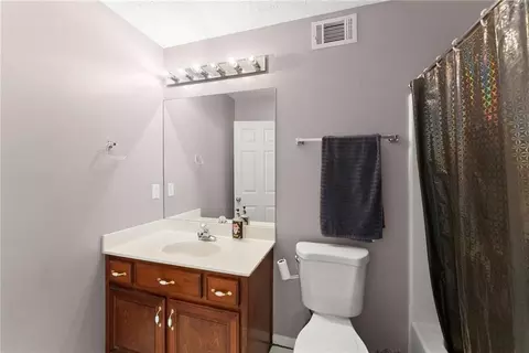 Bath - 4570 Summerset Dr, Gainesville, GA 30507 photo 6 of 6