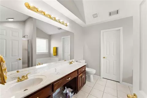 Bath - 4570 Summerset Dr, Gainesville, GA 30507 photo 2 of 6