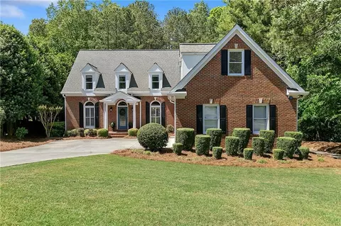 2135 Whittingham Ct, Roswell, GA 30075