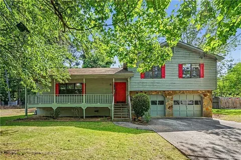 1208 Gate Post Ln, Lawrenceville, GA 30044