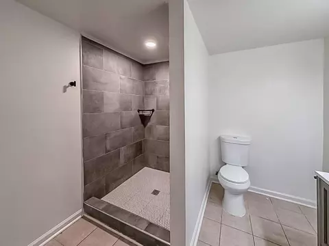 Bath - 4475 Emory Dr, Sugar Hill, GA 30518 photo 3 of 4