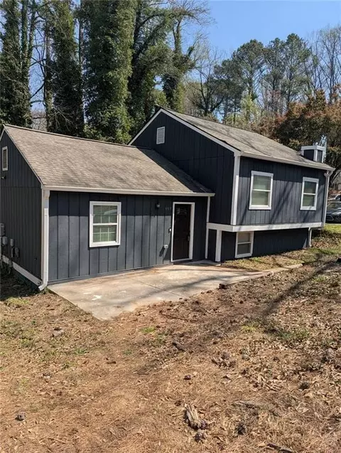 957 Hemingway Rd, Stone Mountain, GA 30088