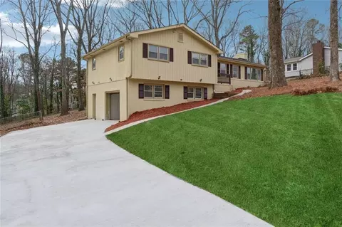1573 Deerwood Ln, Acworth, GA 30102