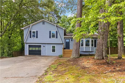 451 Old Towne Trl, Lawrenceville, GA 30046