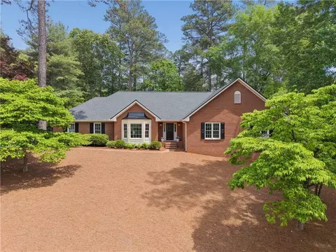 8830 Willowbrae Ln, Roswell, GA 30076