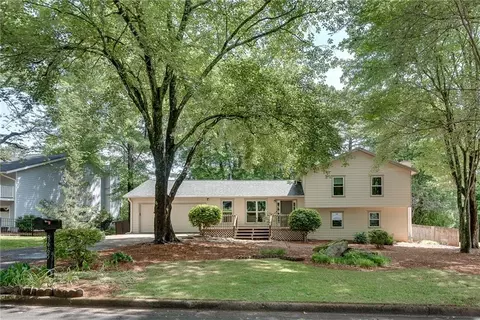 9665 Pine Thicket Way, Roswell, GA 30075