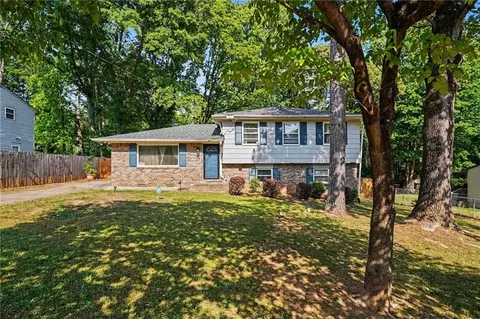 6260 Crestview Ln, Forest Park, GA 30297