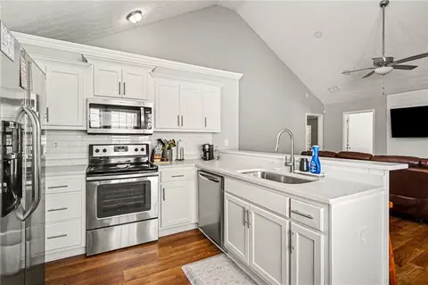 315 Shadowbrooke Cir, Loganville, GA 30052