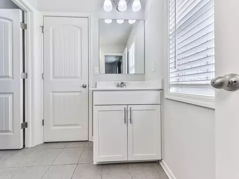 Bath - 604 Little Bear Loop, Canton, GA 30114 photo 6 of 8