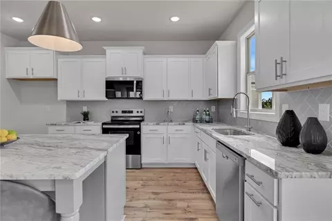 922 Homepark Cir, Buford, GA 30518