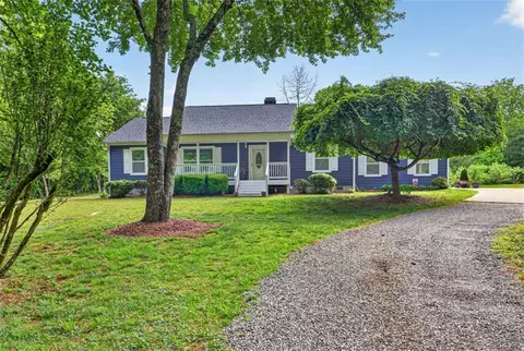 195 Phillips Dr, Cleveland, GA 30528