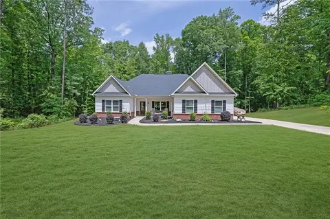 125 Hawthorn Ln, Covington, GA 30014