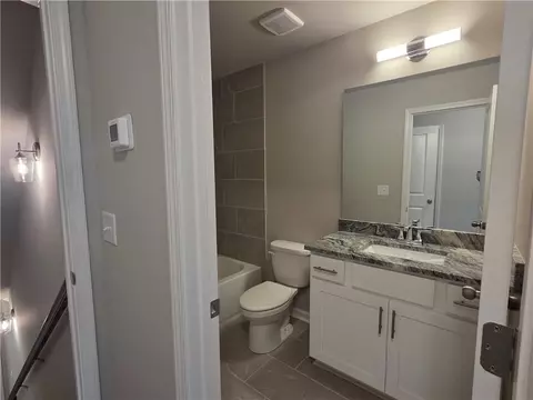 Bath - 330 Meadows Dr, Bethlehem, GA 30620 photo 4 of 5