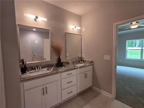 Bath - 330 Meadows Dr, Bethlehem, GA 30620 photo 3 of 5