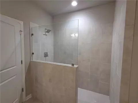 Bath - 330 Meadows Dr, Bethlehem, GA 30620 photo 2 of 5
