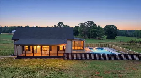 5525 Sandy Cross Rd, Carnesville, GA 30521