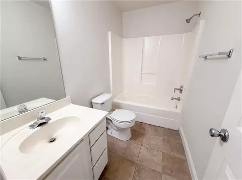 Bath - 1003 Brynn Dr, Winder, GA 30680 photo 3 of 4