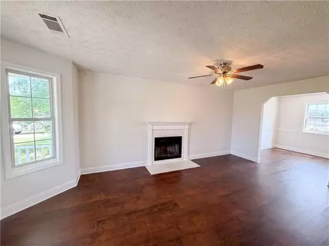 Living - 1003 Brynn Dr, Winder, GA 30680 photo 2 of 3