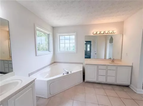 Bath - 1003 Brynn Dr, Winder, GA 30680 photo 1 of 4