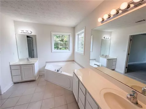 Bath - 1003 Brynn Dr, Winder, GA 30680 photo 2 of 4