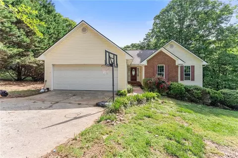 413 Rolling Meadows Dr, Cleveland, GA 30528