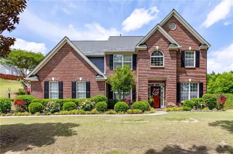 933 Cruce Lake Dr, Hoschton, GA 30548