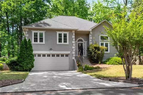 8910 Club River Dr, Roswell, GA 30076