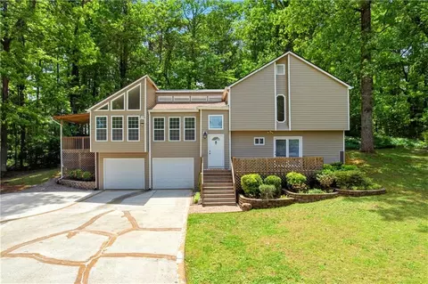 2383 Black Oak Dr, Marietta, GA 30066