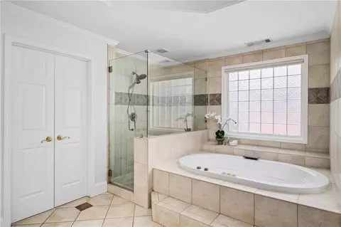 Bath - 670 Greenview Ter, Milton, GA 30004 photo 4 of 8