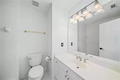 Bath - 670 Greenview Ter, Milton, GA 30004 photo 6 of 8