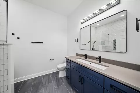 Bath - 670 Greenview Ter, Milton, GA 30004 photo 7 of 8