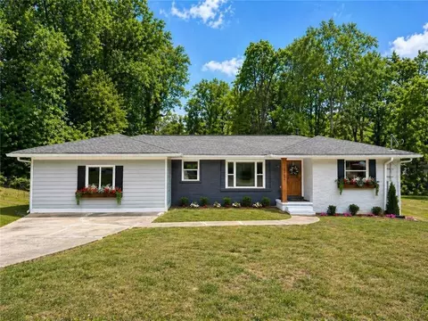 3152 Columbia Woods Dr, Decatur, GA 30032