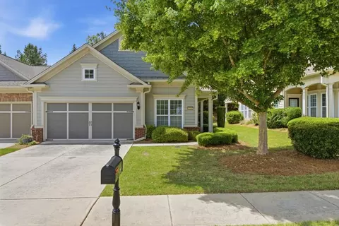 6201 Longleaf Dr, Hoschton, GA 30548