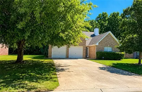 110 Bellington Dr, Mcdonough, GA 30253