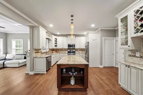 Kitchen - 4030 Suwanee Bend Dr, Suwanee, GA 30024 photo 1 of 6