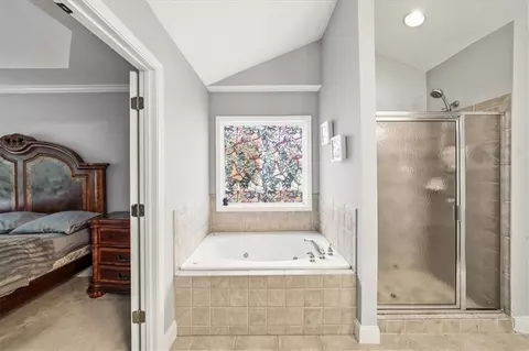 Bath - 4030 Suwanee Bend Dr, Suwanee, GA 30024 photo 5 of 6