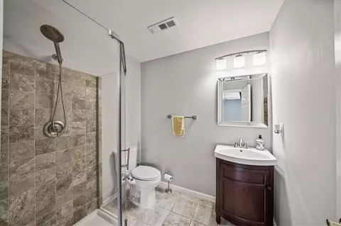 Bath - 4030 Suwanee Bend Dr, Suwanee, GA 30024 photo 2 of 6