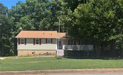 4135 Macduff Dr, Douglasville, GA 30135