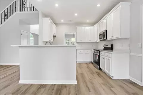Kitchen - 113 Middlebrooke Ct, Canton, GA 30115 photo 2 of 2
