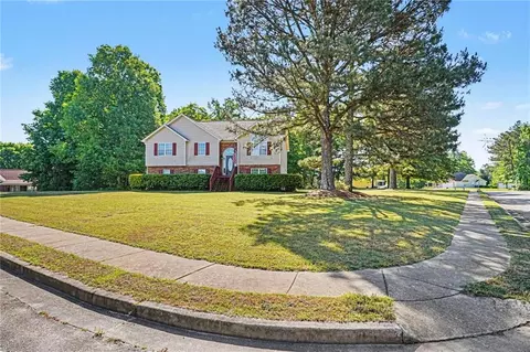 200 Treetop Dr, Hampton, GA 30228