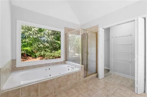 Bath - 3255 Oak Hampton Way, Duluth, GA 30096 photo 2 of 5