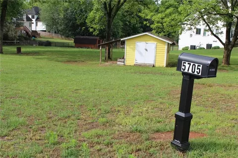 5705 P W A Dr, Cumming, GA 30041