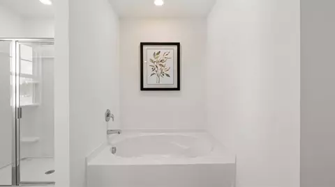 Bath - 513 Alder Lane Ct, Griffin, GA 30223 photo 2 of 4