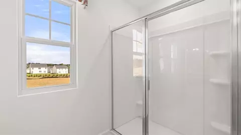 Bath - 513 Alder Lane Ct, Griffin, GA 30223 photo 3 of 4
