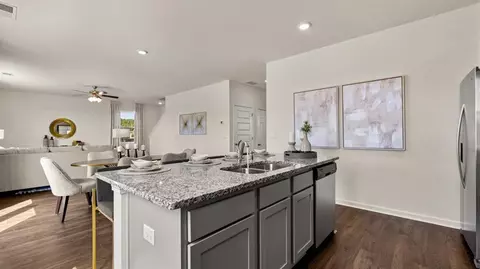 Kitchen - 513 Alder Lane Ct, Griffin, GA 30223 photo 4 of 5