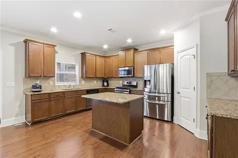 Kitchen - 1515 Riva Rdg, Suwanee, GA 30024 photo 2 of 2