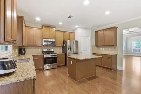 Kitchen - 1515 Riva Rdg, Suwanee, GA 30024 photo 1 of 2