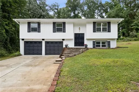 1042 Mountain Woods Ct, Stone Mountain, GA 30087