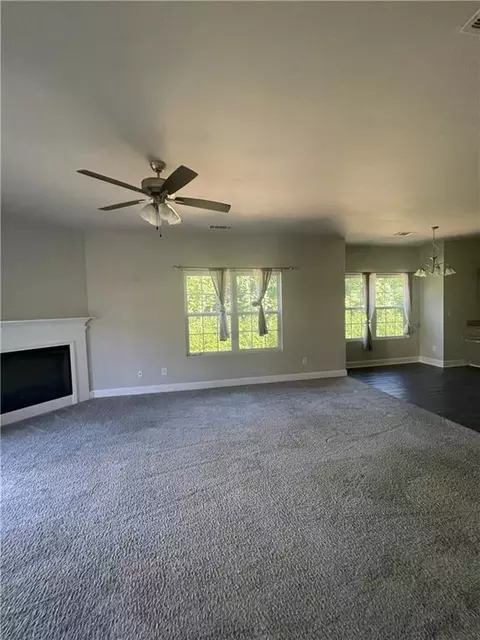 Living - 410 Katie Ln, Commerce, GA 30529 photo 4 of 4