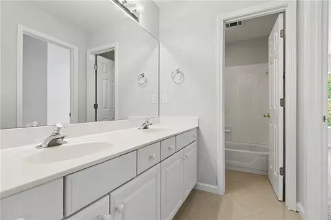 Bath - 3914 Noblin Creek Dr, Duluth, GA 30097 photo 3 of 5